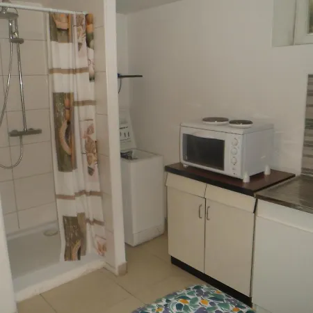 Quarto em Acomodações Particulares Siros Iron